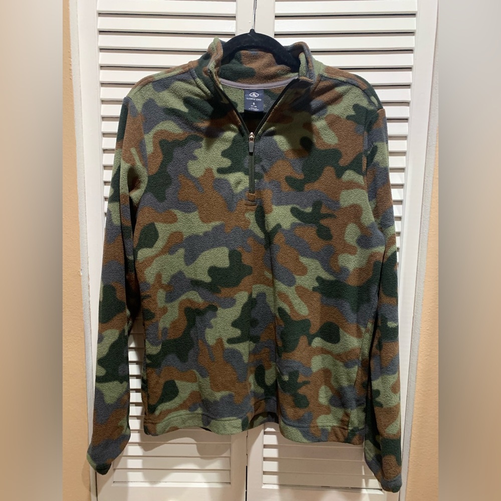 Land’s End Camo Zip Pull over size small